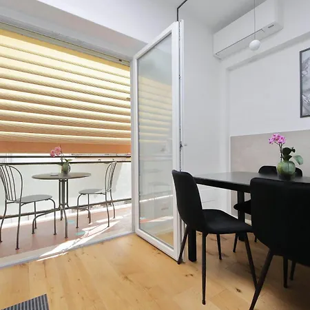 Clarino - Modern & Bright With Balcony * Rome