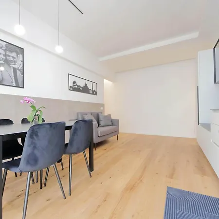 Clarino - Modern & Bright With Balcony * Rome