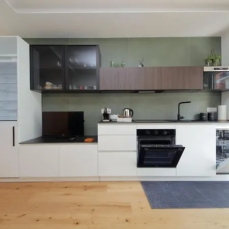 Clarino - Modern & Bright With Balcony Appartement