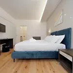 Clarino - Modern & Bright With Balcony Apartment