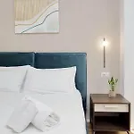 Clarino - Modern & Bright With Balcony *