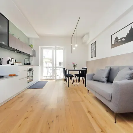 Clarino - Modern & Bright With Balcony Apartment Rome