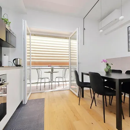 Clarino - Modern & Bright With Balcony Rome