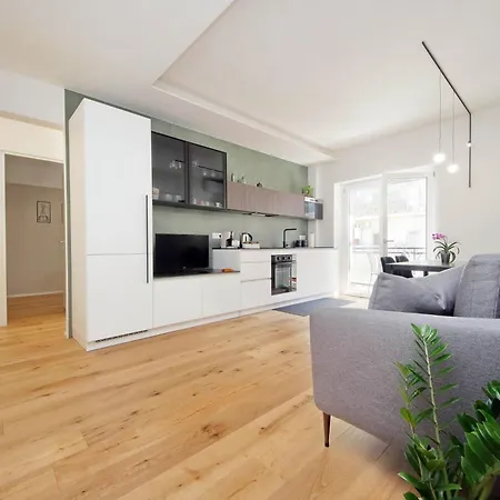 Clarino - Modern & Bright With Balcony * Rome