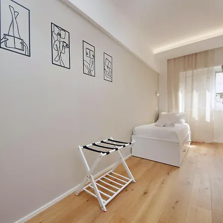 아파트 Clarino - Modern & Bright With Balcony 로마