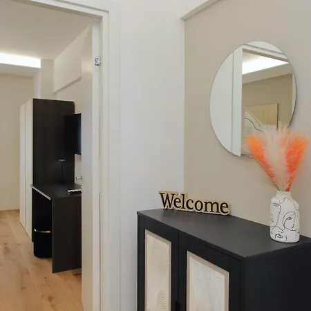 아파트 Clarino - Modern & Bright With Balcony *
