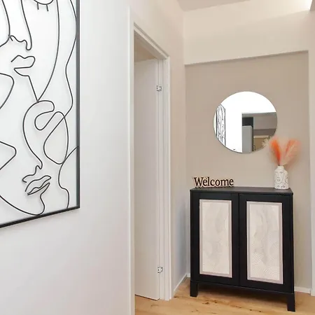 아파트 Clarino - Modern & Bright With Balcony 로마