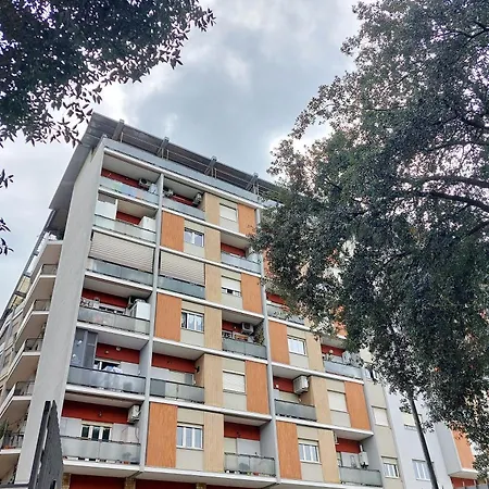 Clarino - Modern & Bright With Balcony 로마