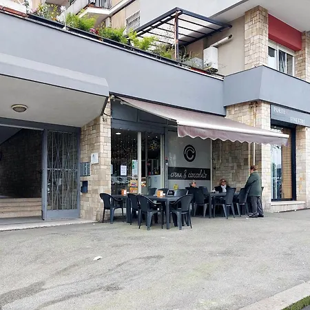 Clarino - Modern & Bright With Balcony *